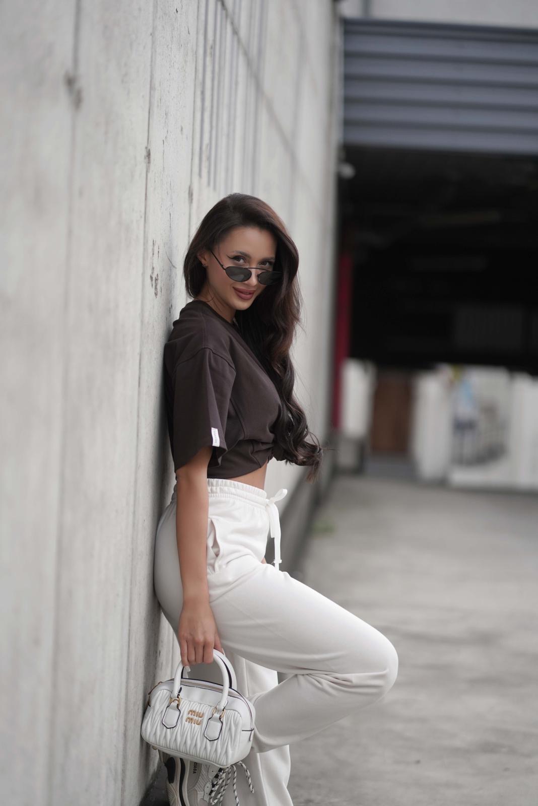 T-SHIRT BASIC LENOSHKA FASON PUDEŁKO CZEKOLADA