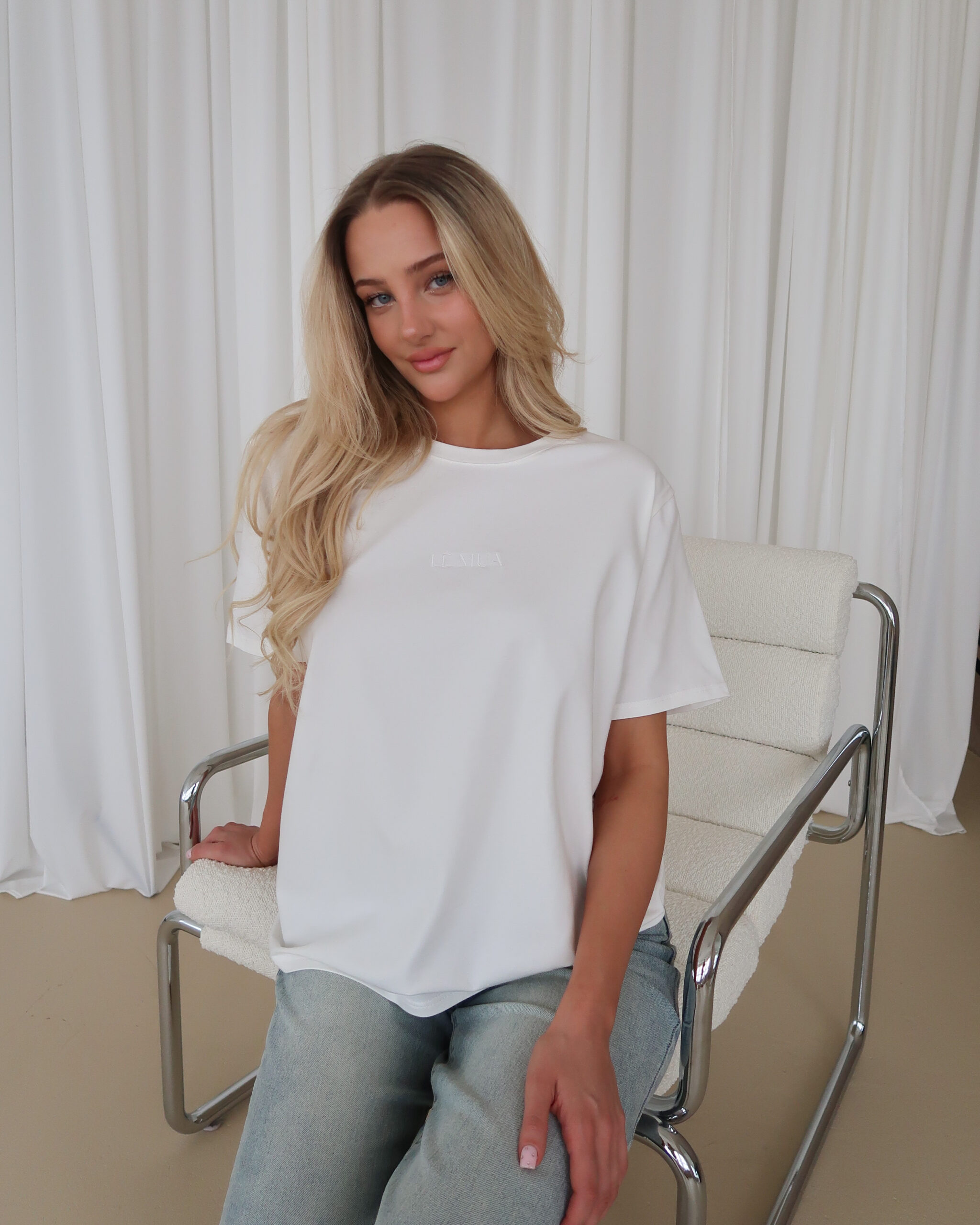 Damski T-shirt z haftem - ecru