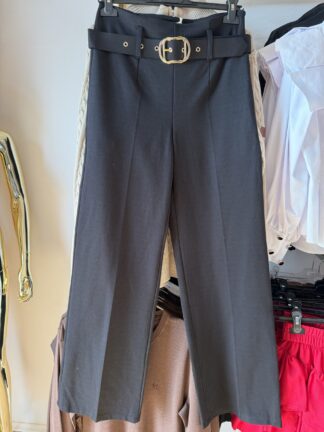 Spodnie wiskozowe z klamrą czarne