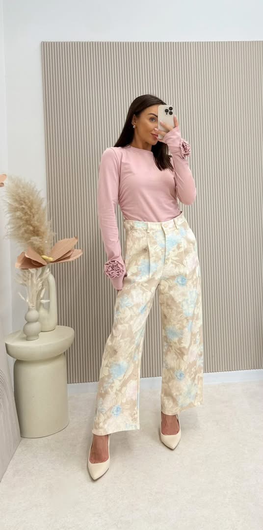 Bluzka z różą pudrowy róż