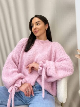 Sweter z wiązaniem na rękawach pudrowy róż