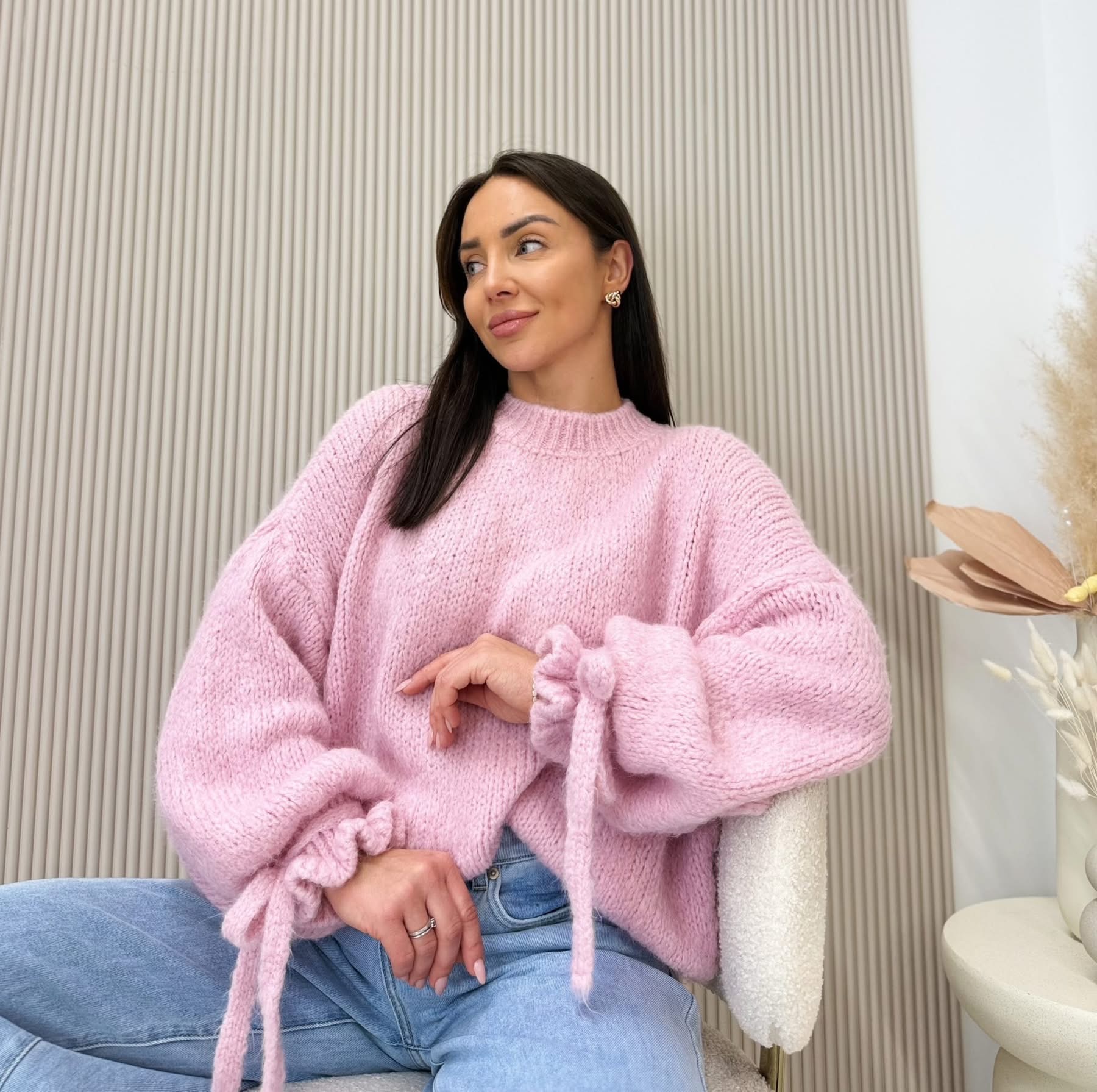 Sweter z wiązaniem na rękawach pudrowy róż