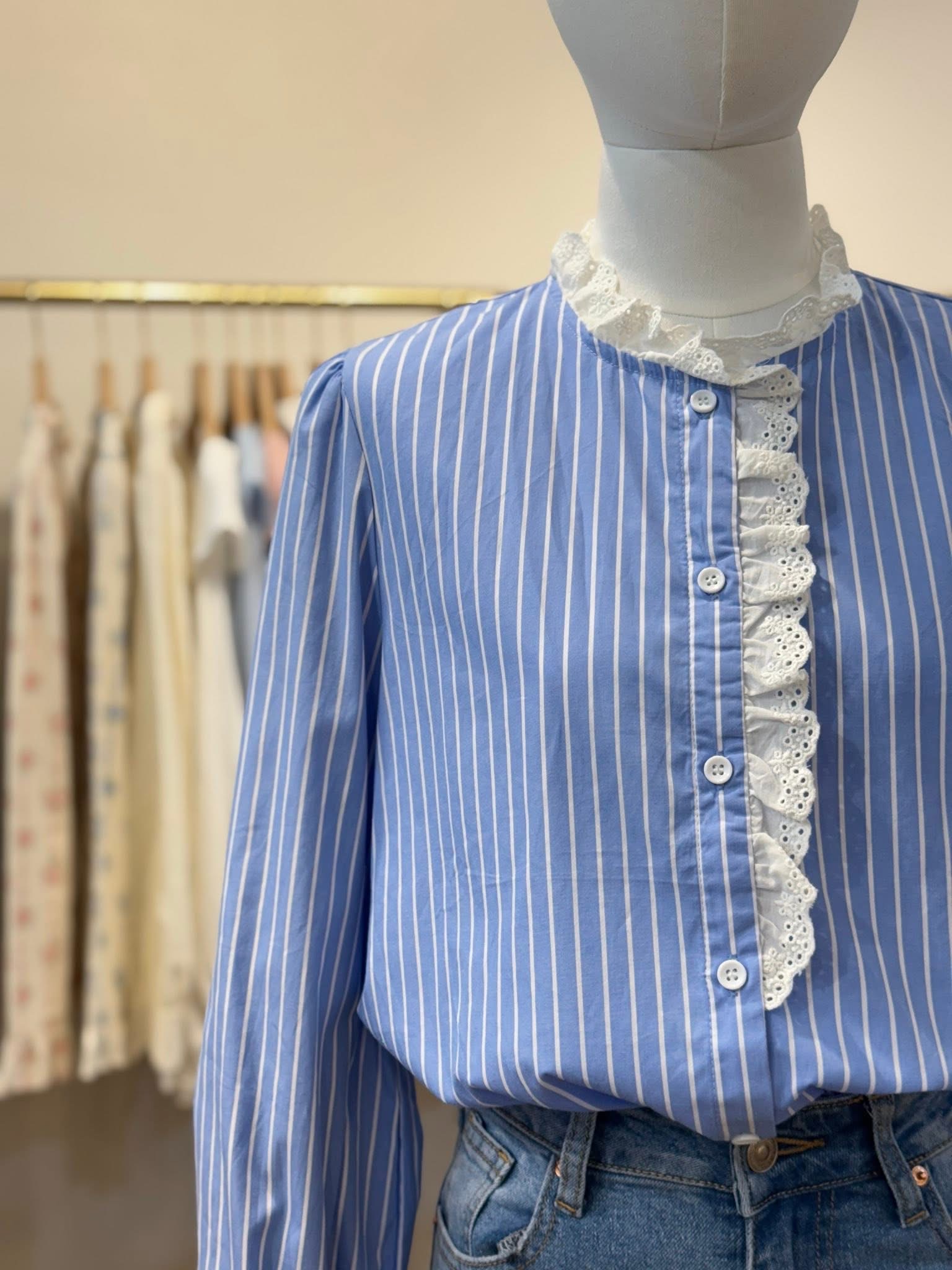 Błękitna Koszula Bawełniana z Haftowaną Stójką i Falbaną - 100% Bawełna