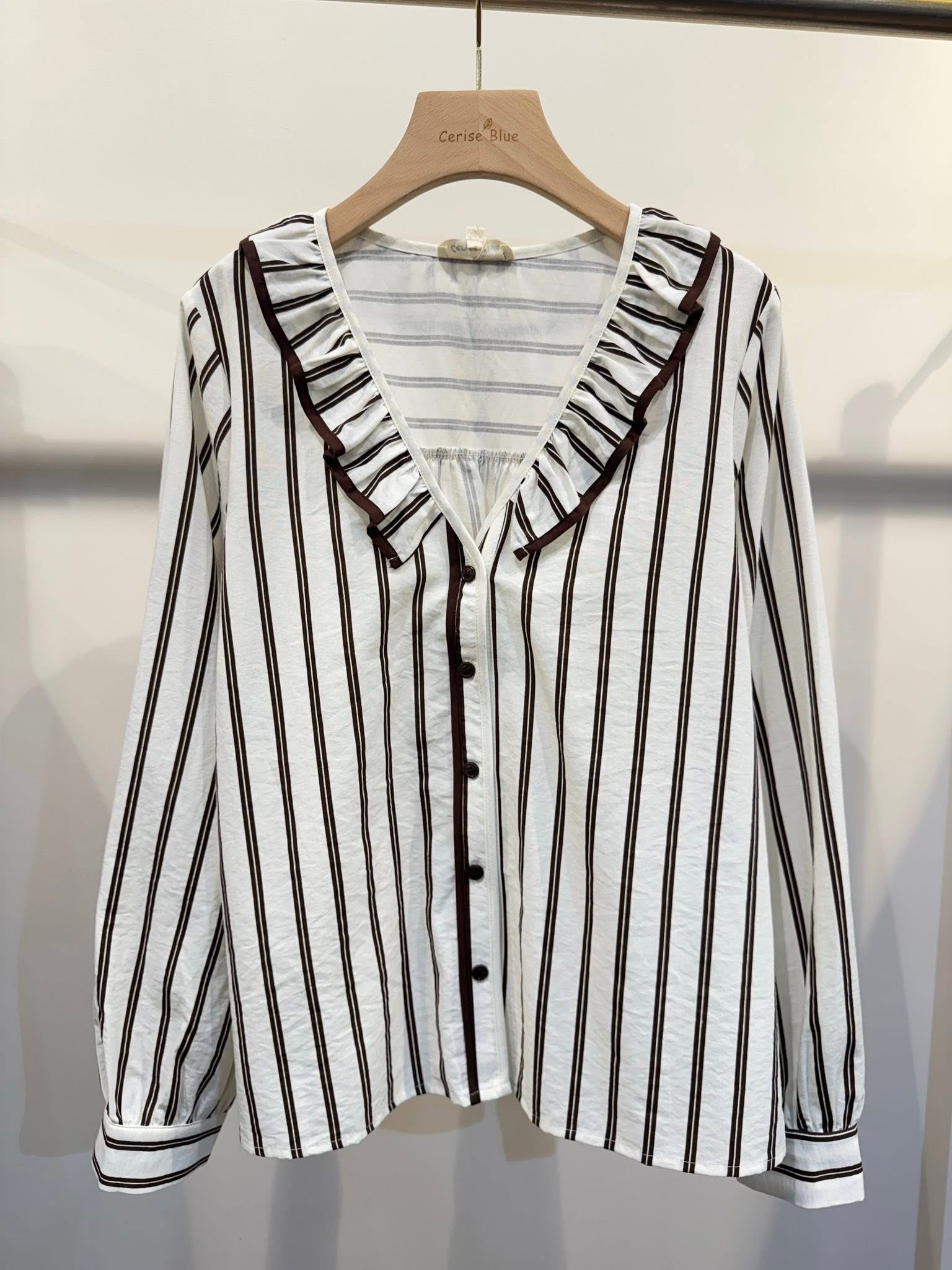 Biała Koszula w Czekoladowe Paski z Dekoltem V i Falbaną