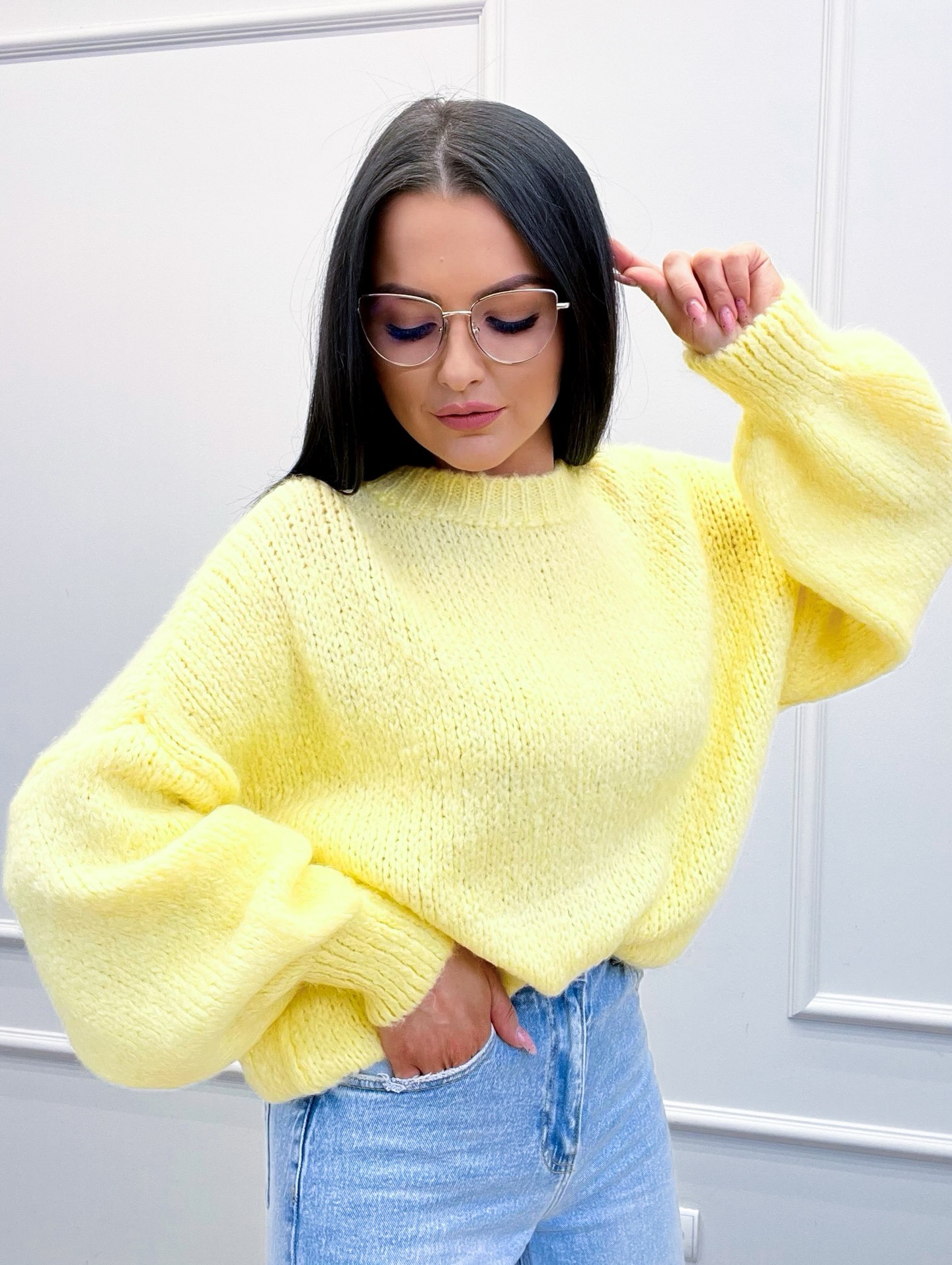 Sweter z kid moherem i bufiastymi rękawami cytryna