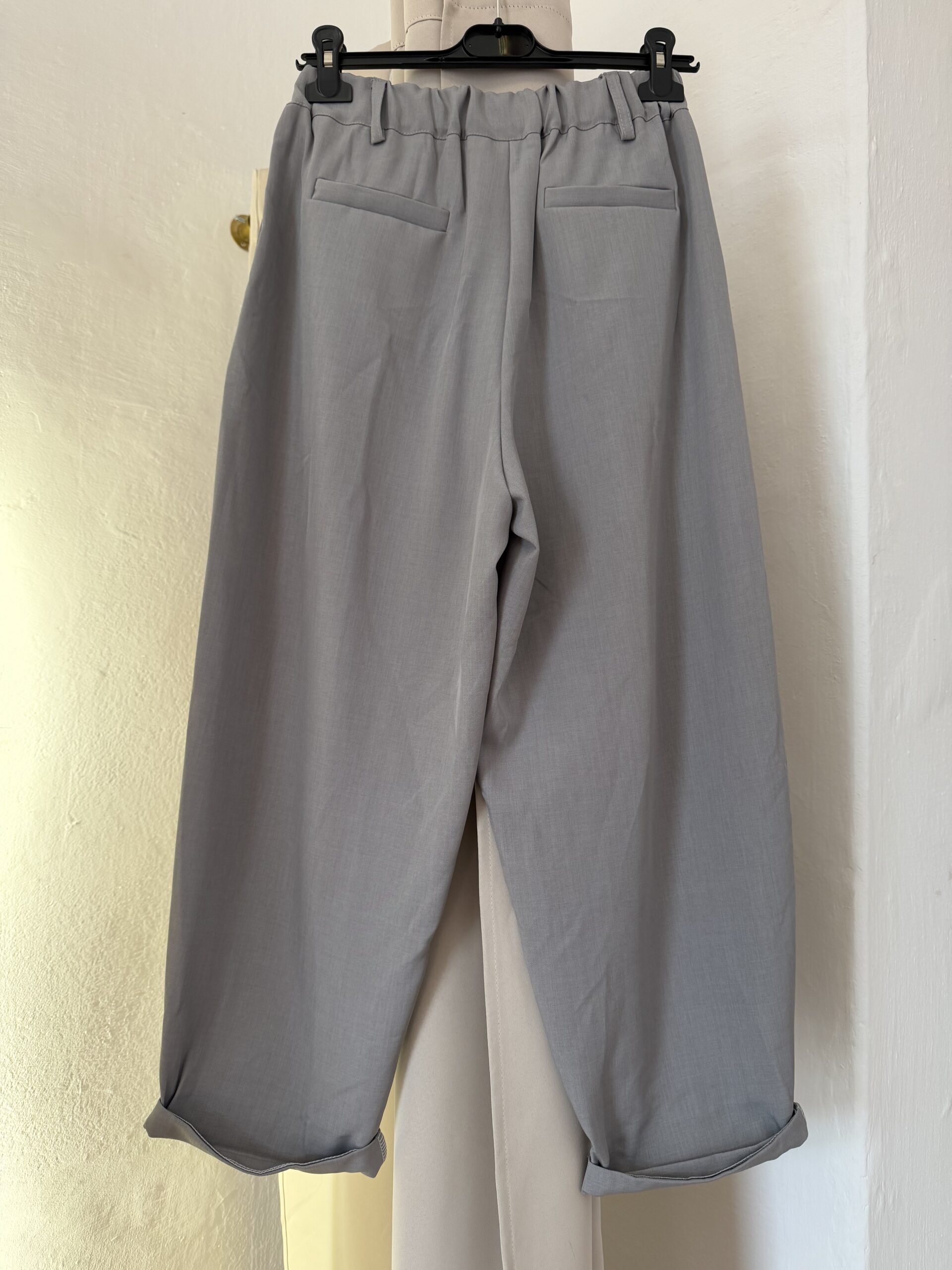 Eleganckie spodnie casual z gumką CINDY szare