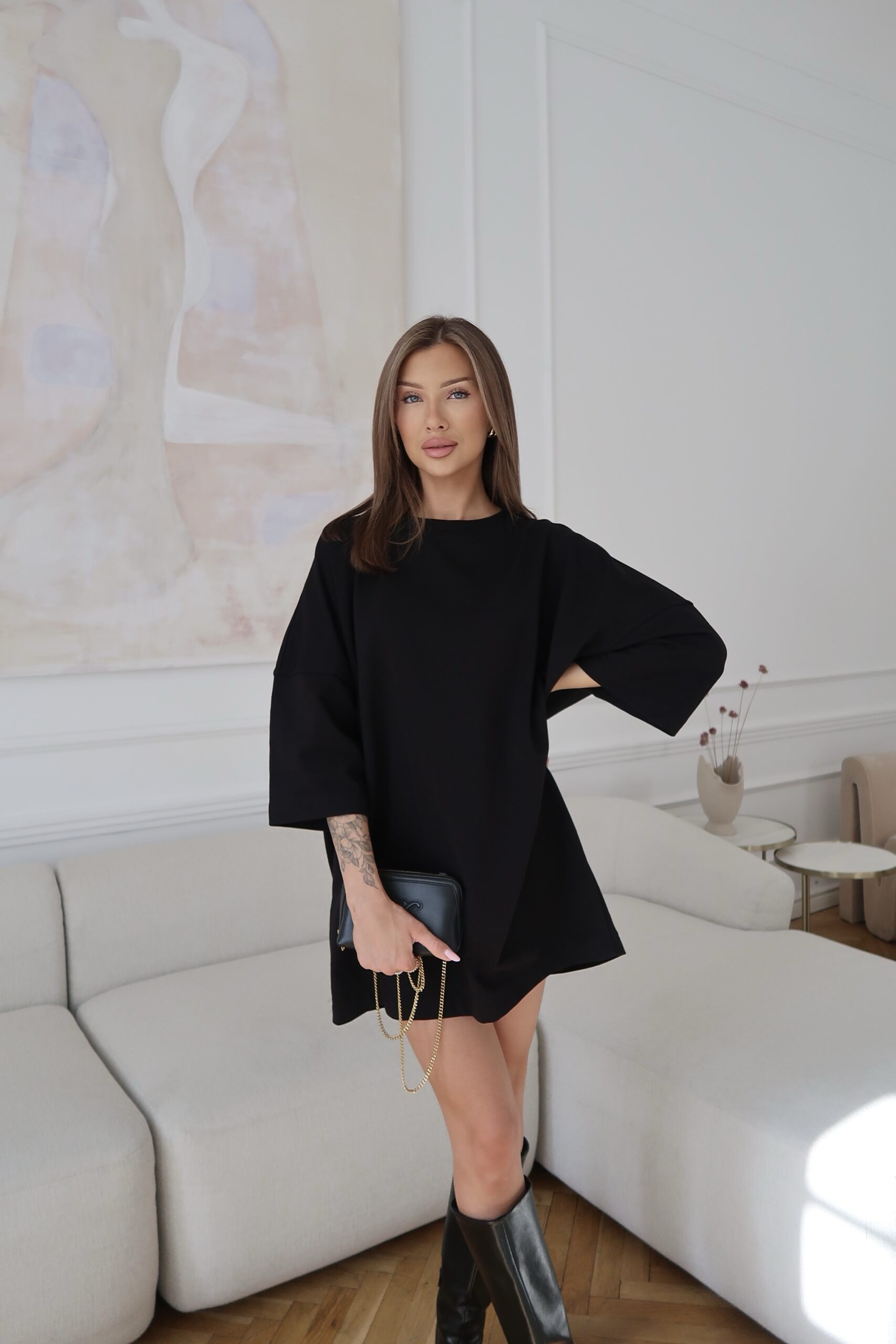 T-shirtowa sukienka Form - czarna