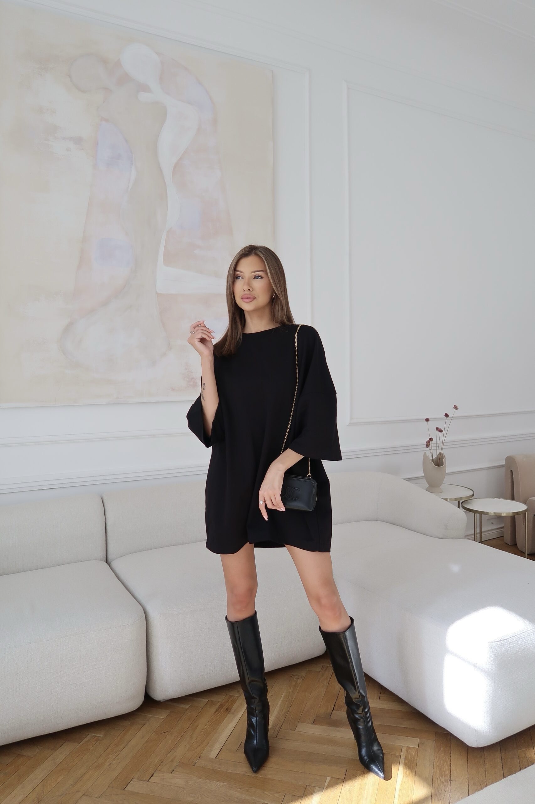 T-shirtowa sukienka Form - czarna