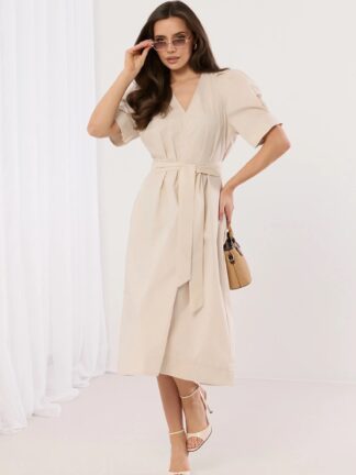 Sukienka midi z krótkim rękawem i wiązaniem w talii kremowa