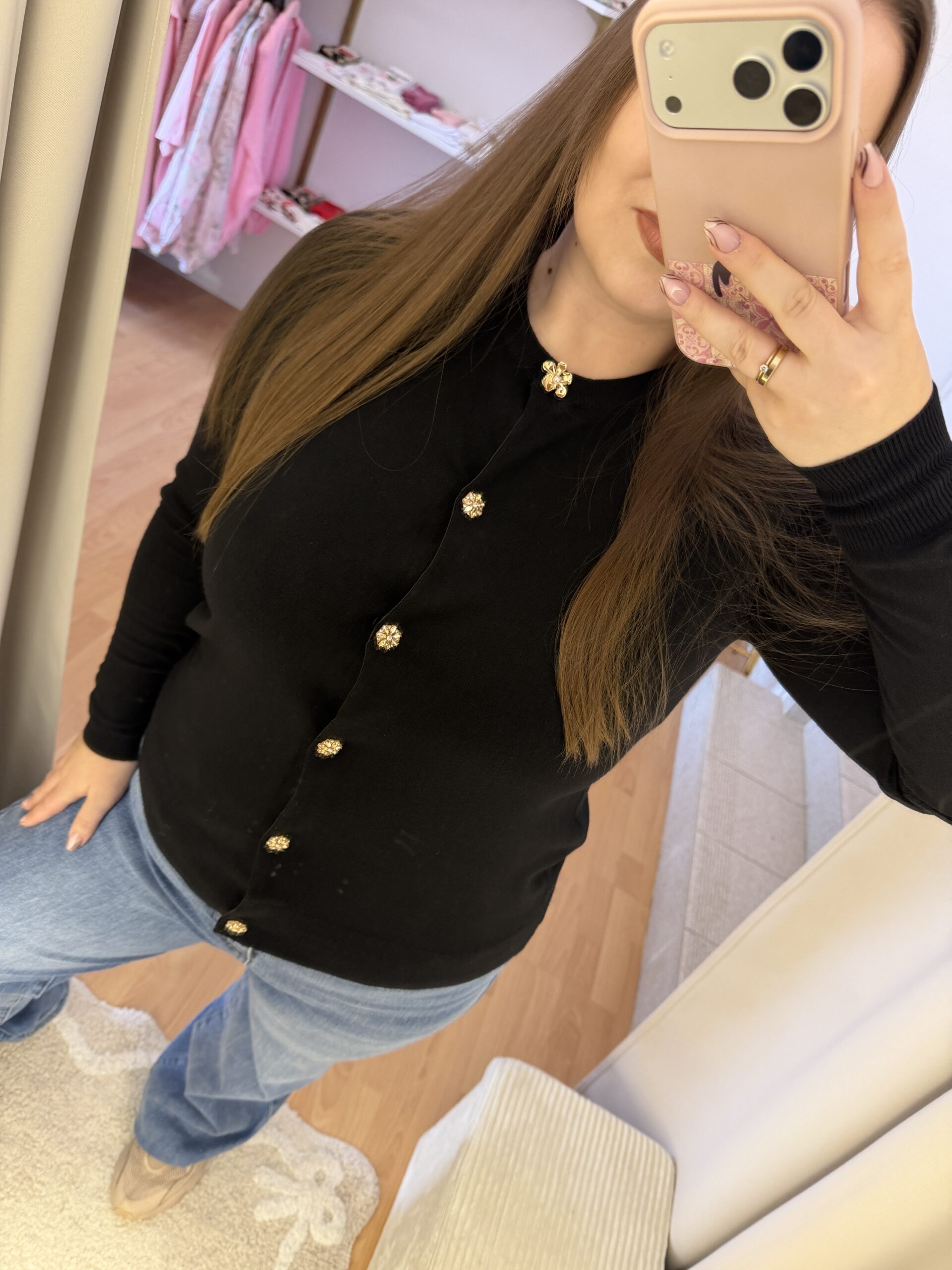 Sweter damski ze złotymi guzikami - czarny